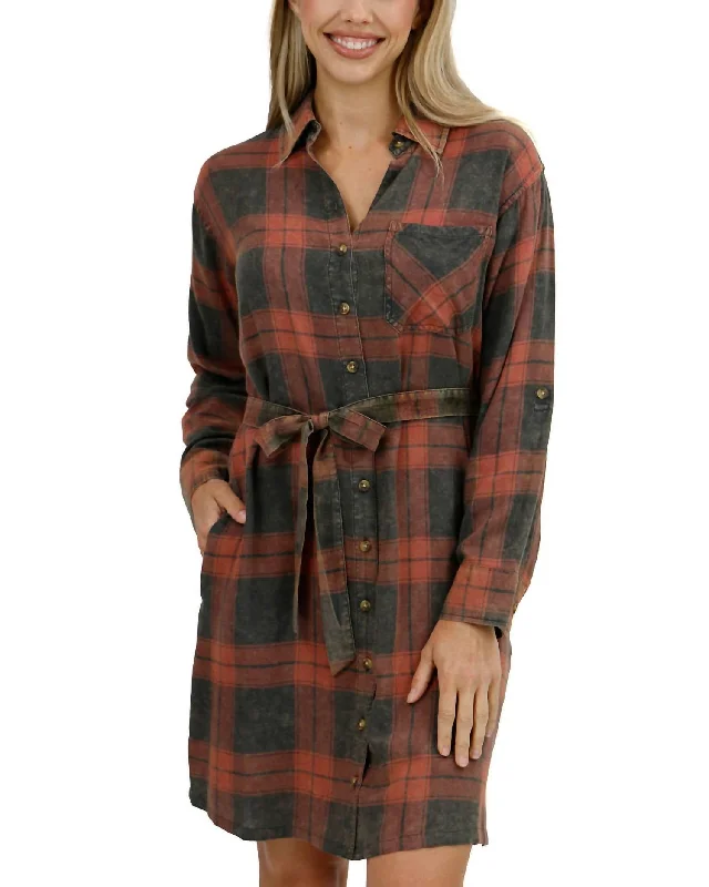 Evening Looks Aspen Plaid Shirt Dress In Washed Black/rust Plaid