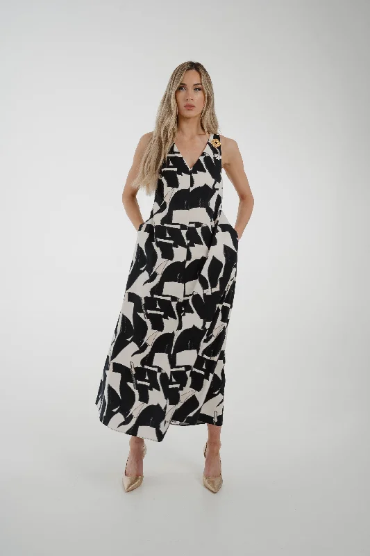 Chic Wardrobe Essentials Kayla Abstract Print Dress In Monochrome